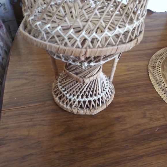 Vintage Wicker Doll/Plant Chait - Picture 3 of 4
